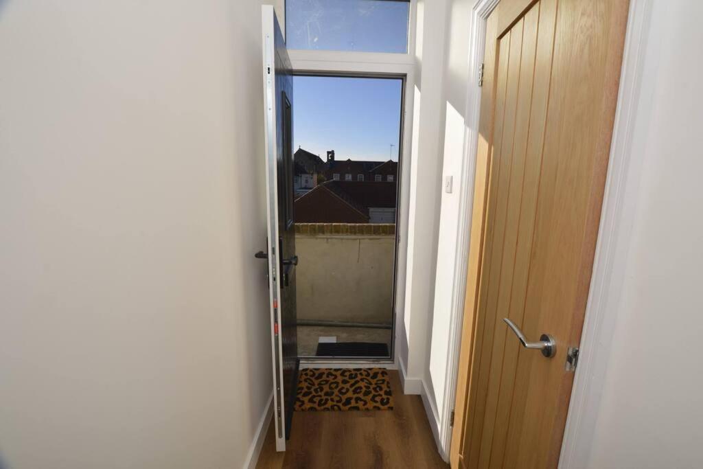 Apartamento Beautiful Large 3-Bed Coastal Flat With Parking. Frinton-on-Sea Exterior foto